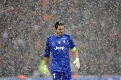 败北首场状态出色，RNG观众沸腾！Karsa重返赛场，全场沸腾不已